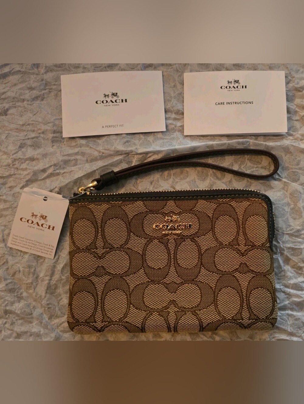 *NEW* Coach Corner Zip Wristlet In Signature Canvas Brown/Khaki F58033 - Picture 3 of 13